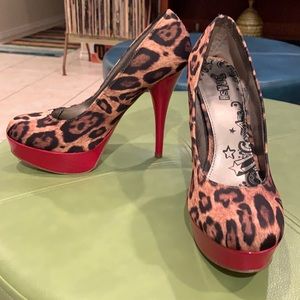 Brash Leopard & Red Patent Heel 8.5 M LIKE NEW